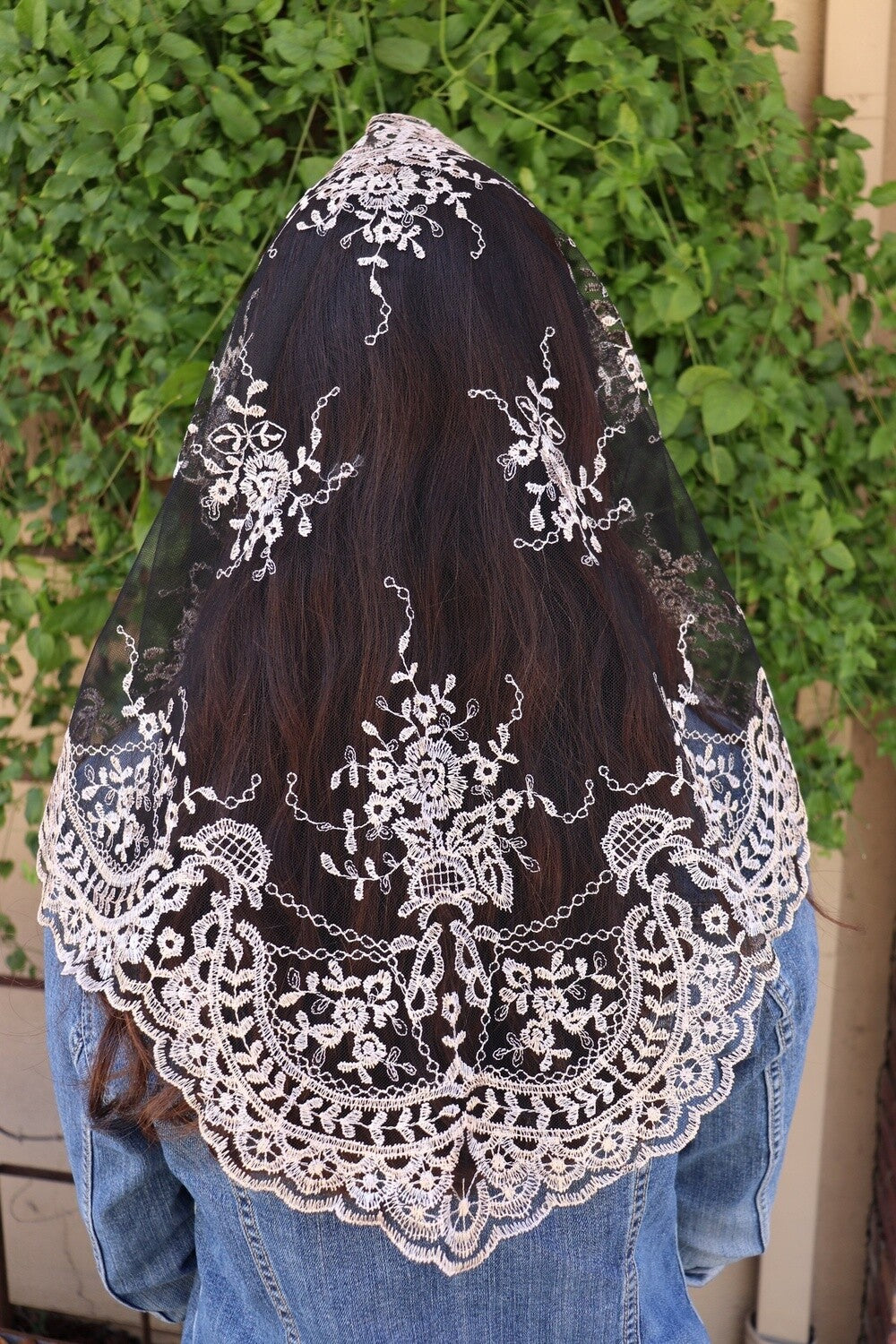 Silver on Black Abanico Veil